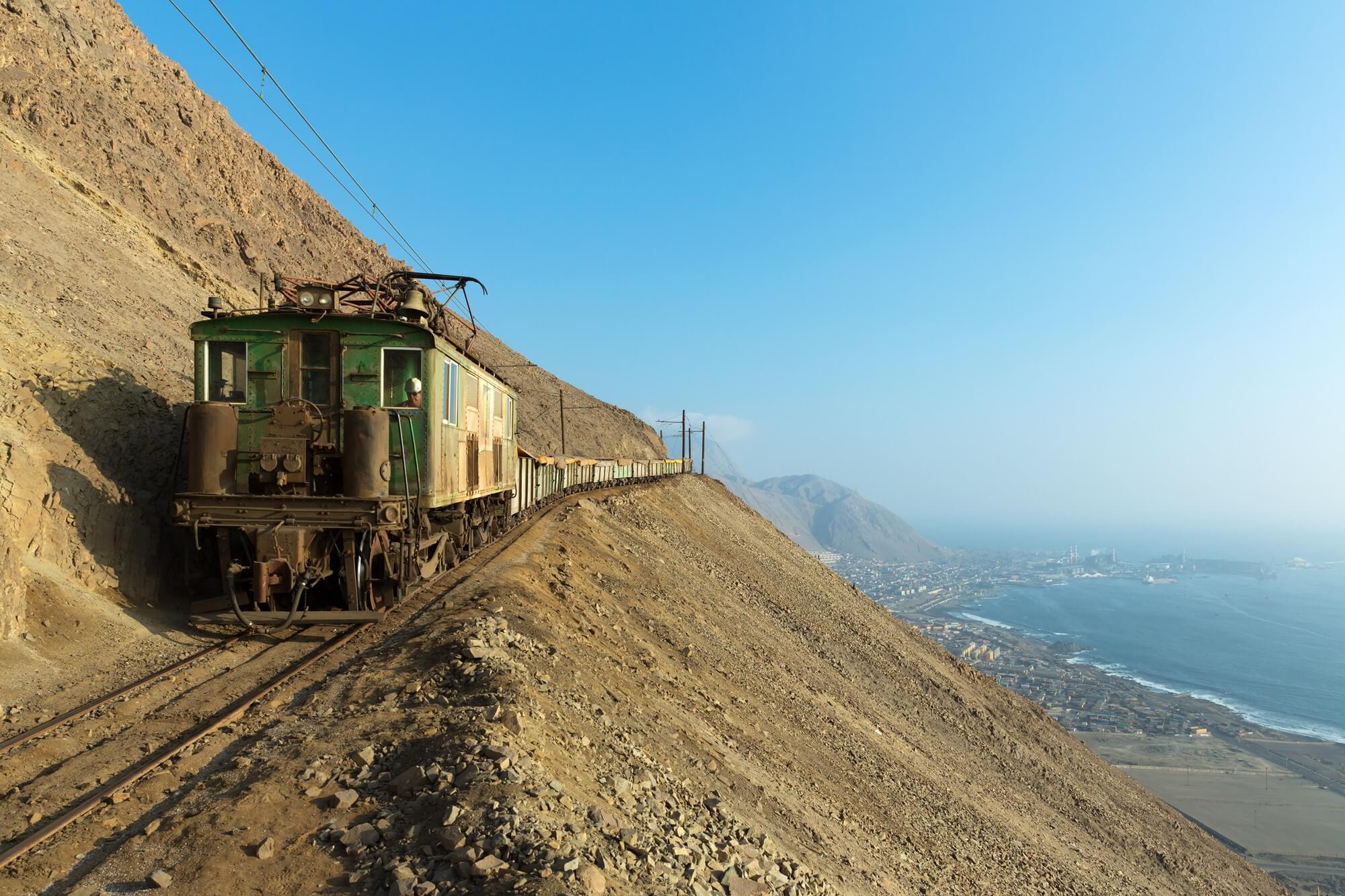 Tren por los cerros de Tocopilla foto wikipedia